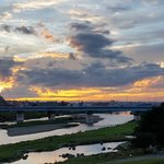 生まれる場所を選べなった君たちへ