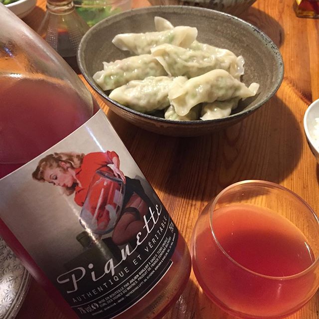 Takuro Koga on Instagram: “昨夜の晩御飯より。 水餃子と聞いては休肝日は返上せざるを得ない（笑） 合わせたのは先日来日していたマコンの生産者、 ジュリアンギィヨのピケット。 なんでも、収穫の手伝いに来る季節労働者達が、 食事などの際に飲むまかない用の飲み物として、…” (9204)