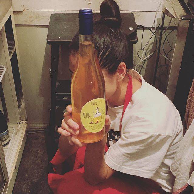 WINE STAND Bouteille on Instagram: “こんばんは@bouteille_wine_stand です。こんな時間ですが本日も元気に営業中です！#みすずデー だよ #jumpinjuice #yellowyellow” (18049)