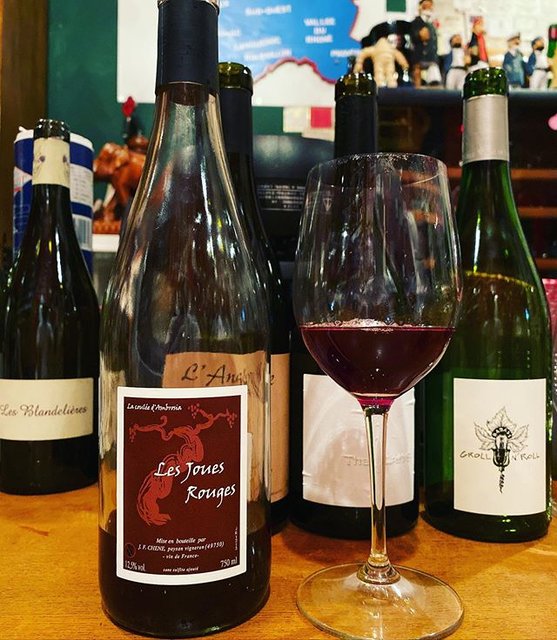 winy.tokyo on Instagram: “Les Joues Rouge 2012 / La Coulee d'Ambrosia (Jean-Francois Chene) - #Loire, #France (#CaberneFranc)  レ・ジュー・ルージュ 2012 /…” (19322)