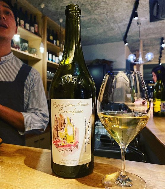 winy.tokyo on Instagram: “Varron 2015 / Domaine Buronfosse (Peggy et Jean-Pascal Buronfosse) - #Jura, #France (#Chardonnay) ヴァロン 2015 /…” (19907)