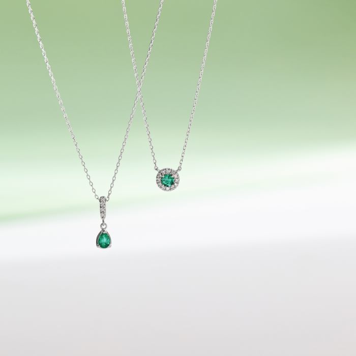 ４℃のエメラルドネックレス