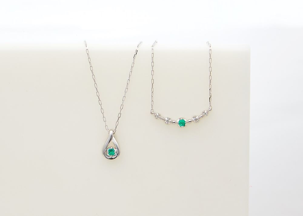 ４℃のエメラルドネックレス