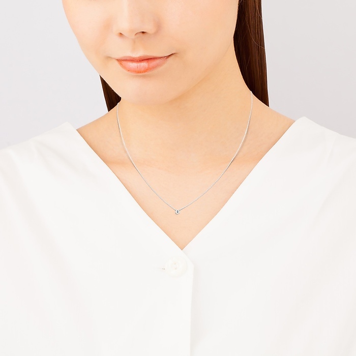 一粒ダイヤモンドの４℃ネックレス