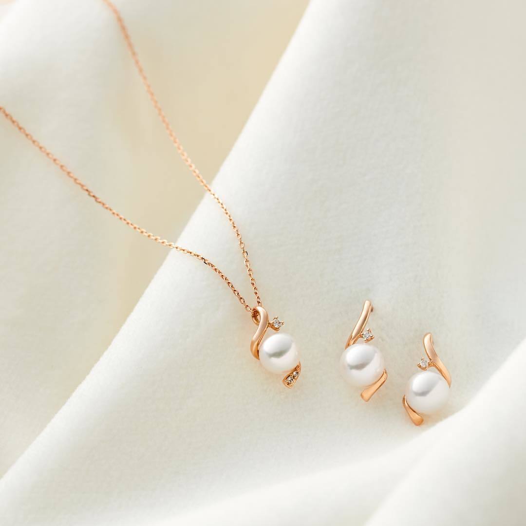 ４℃のパールネックレスとピアス