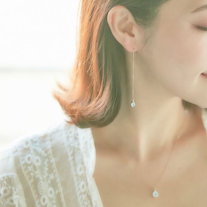 ４℃のNoble of Waterを身に着けた女性