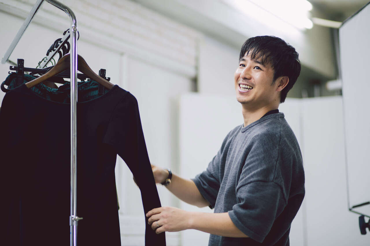 異素材MIXスタイルで、シンプルなダイヤモンドネックレスを主役に