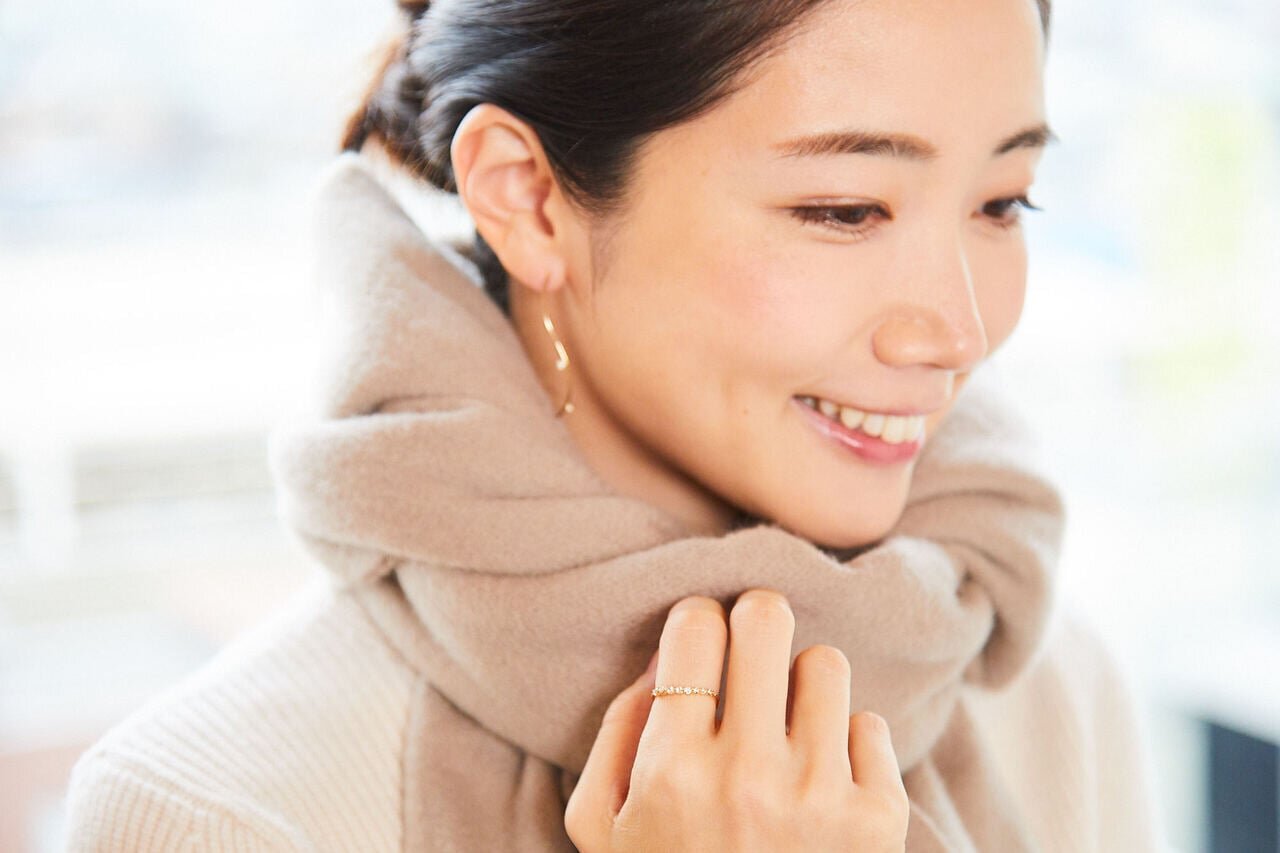 冬はストールとの組み合わせで、顔周りのおしゃれを楽しんで