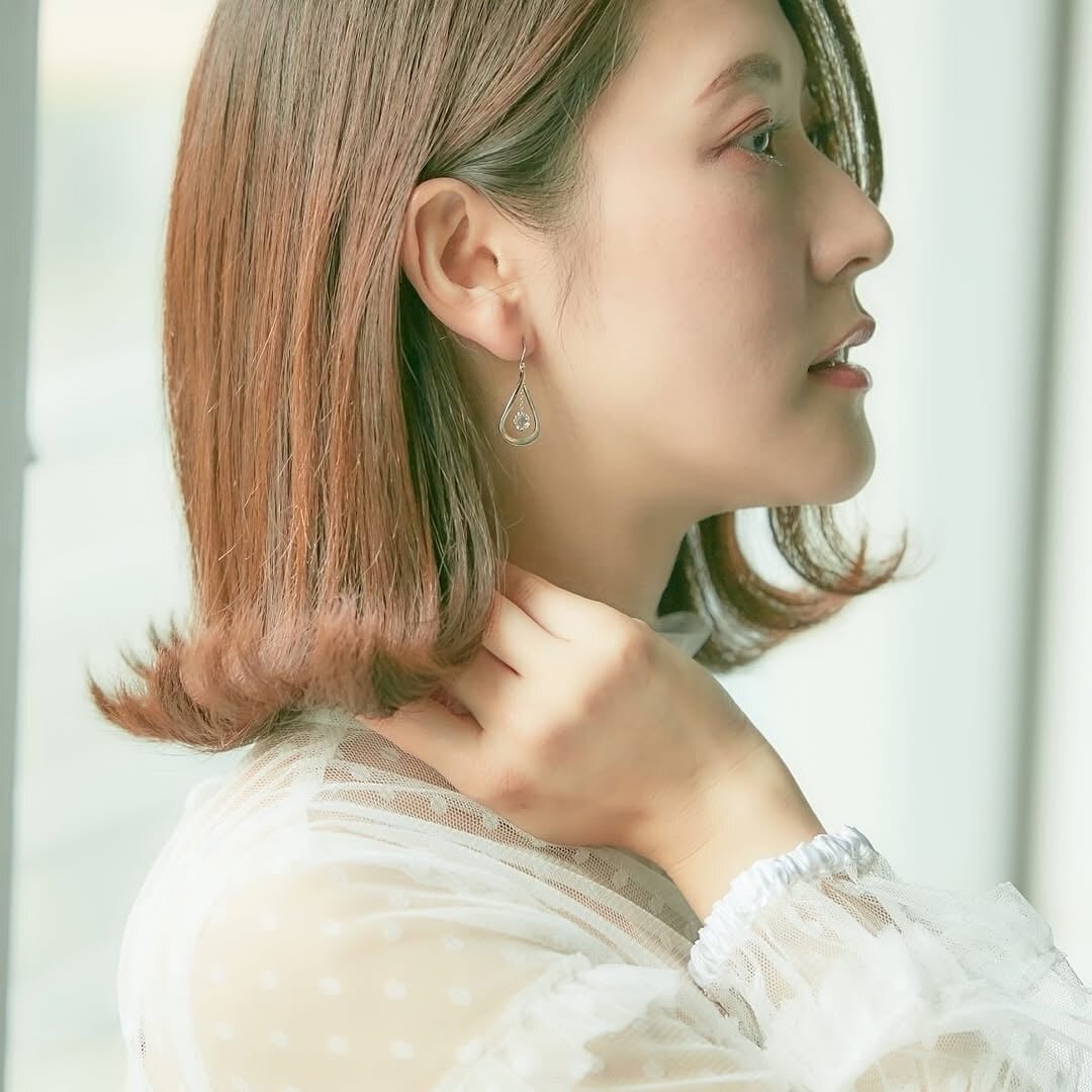 大人の春ファッション。30代にふさわしい服装やジュエリーとは？