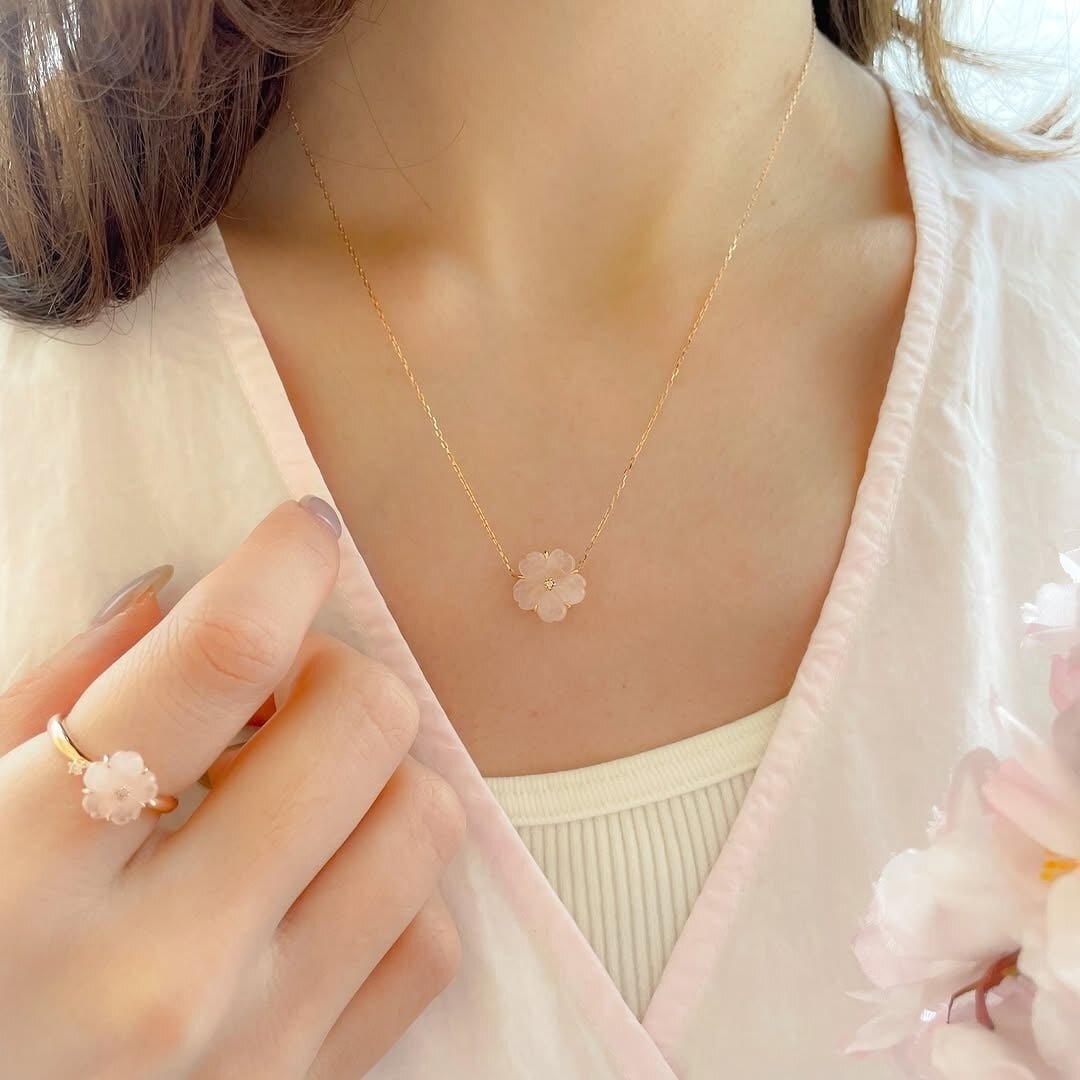 大人の女性のお花見コーデ。動きやすくおしゃれなアイテムを紹介