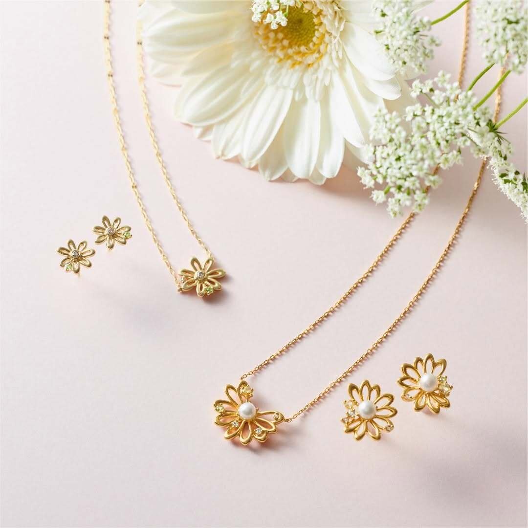 大人の花柄ワンピースコーデ術。小物使いでワンランク上の着こなしに