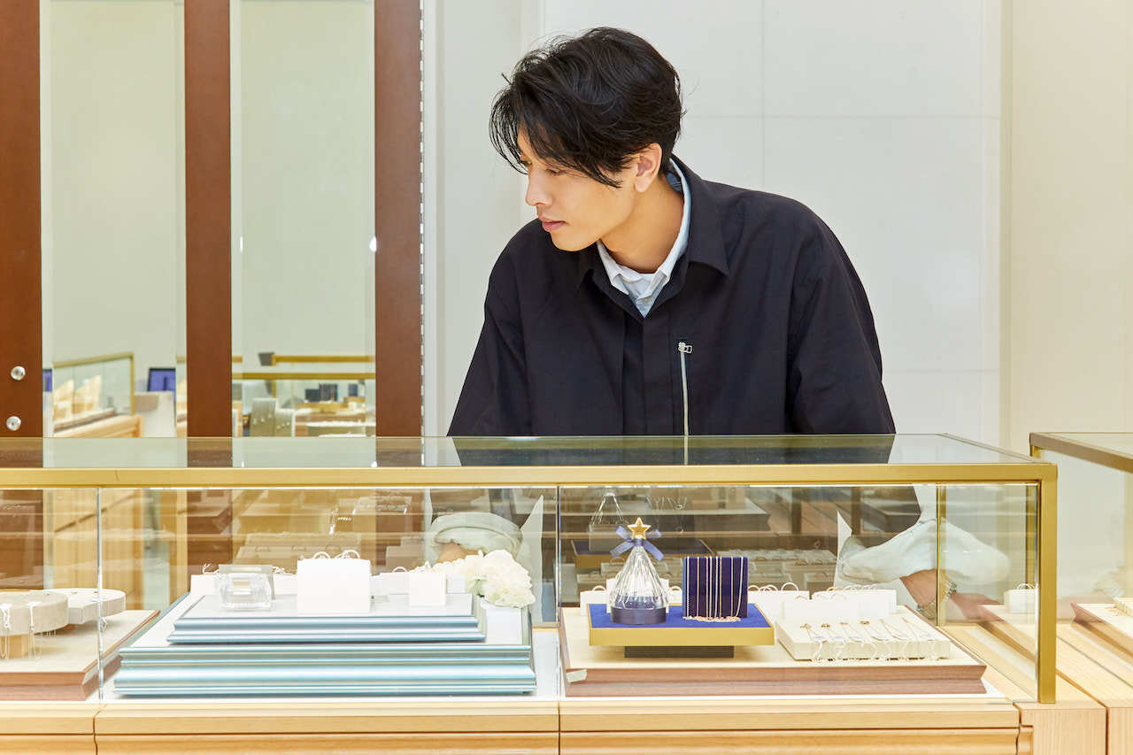 女性が本当に喜ぶジュエリーとは？【渡したい相手・シーン・予算別】間違いない選び方を解説！