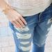 いつものコーデにアクセントをつけたい・・・、そんなときは大きめアクセでワンポイント!