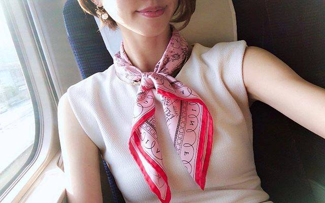 肩幅の広さでもう悩まない お洋服や小物でコンプレックスをカバーしよう スパークルボックスマガジン