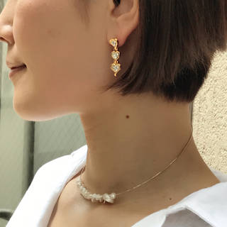 揺れるピアスは苦手だけど、耳元に存在感が欲しいという方...