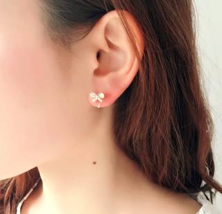 こちらのノンホールピアスは小ぶりなため、「リボンは好き...