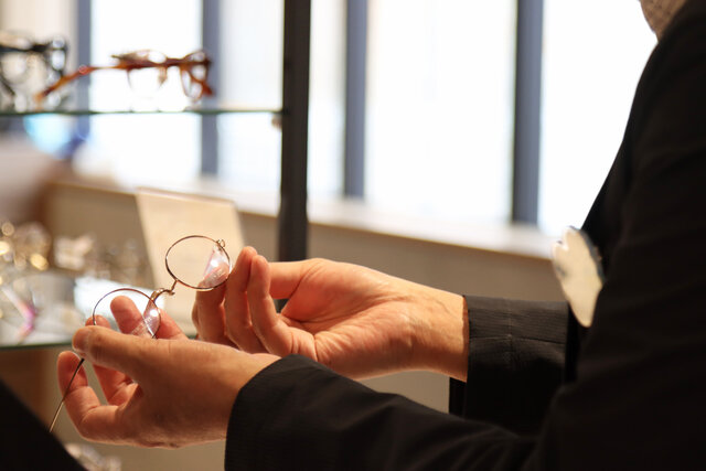 【メガネのプロに聞く！】メガネで目が小さく見える原因って？フレームやレンズの選び方を聞いてみました！