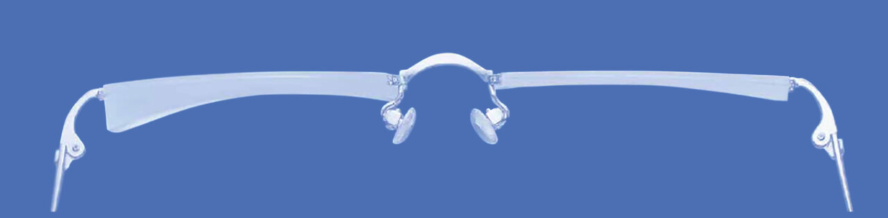 ※（左）一般のプラスチックレンズ、（右）世界最高屈指率プラスチックレンズ（S‐6.00当社比）