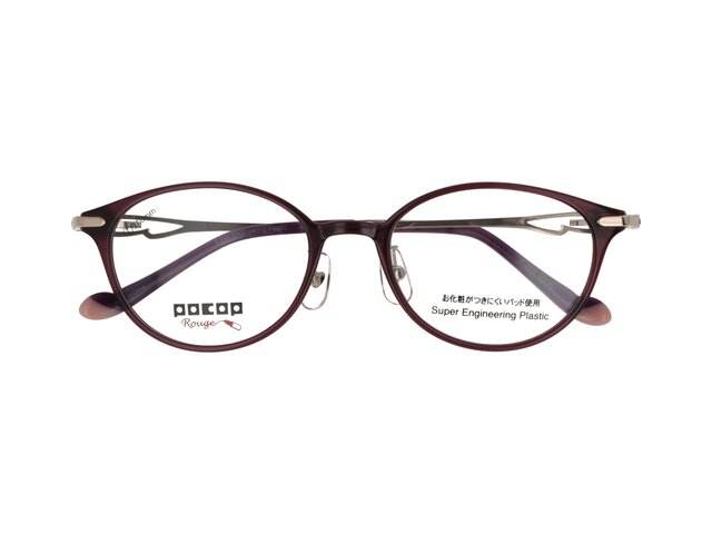 上品なパープルが知的な印象を与えるメガネ。軽量でしなやかなスーパーエンジニアリングプラスチックを採用し、快適なかけ心地を実現します。肌になじむ『すべすべパッド』で、鼻パッドの跡がつきにくいのもポイント。天地浅めのボストンシェイプが上品な印象を添えます。