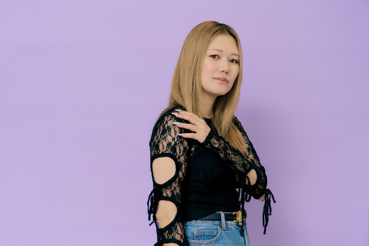 引っ越し、ギャル服、バンドT。金原ひとみの買い物に映る、いまのノリ（前編）