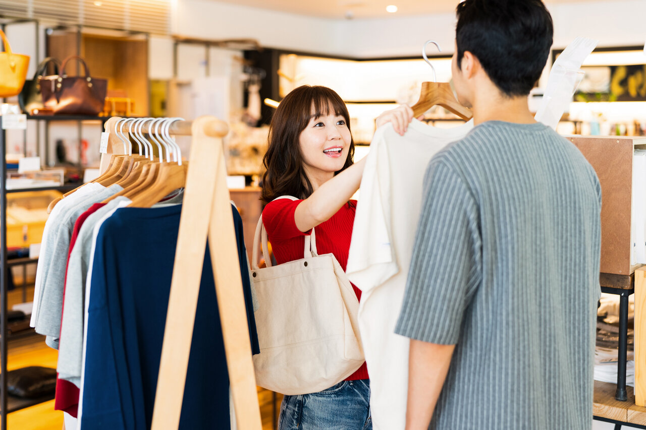 半袖はいつまで着られる?気温の目安や秋におすすめの半袖コーデをチェック