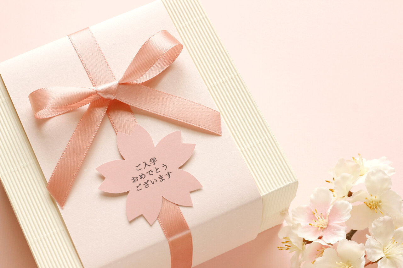 【小学校から大学まで】入学祝いに人気のプレゼントは？相場や選び方もチェック						