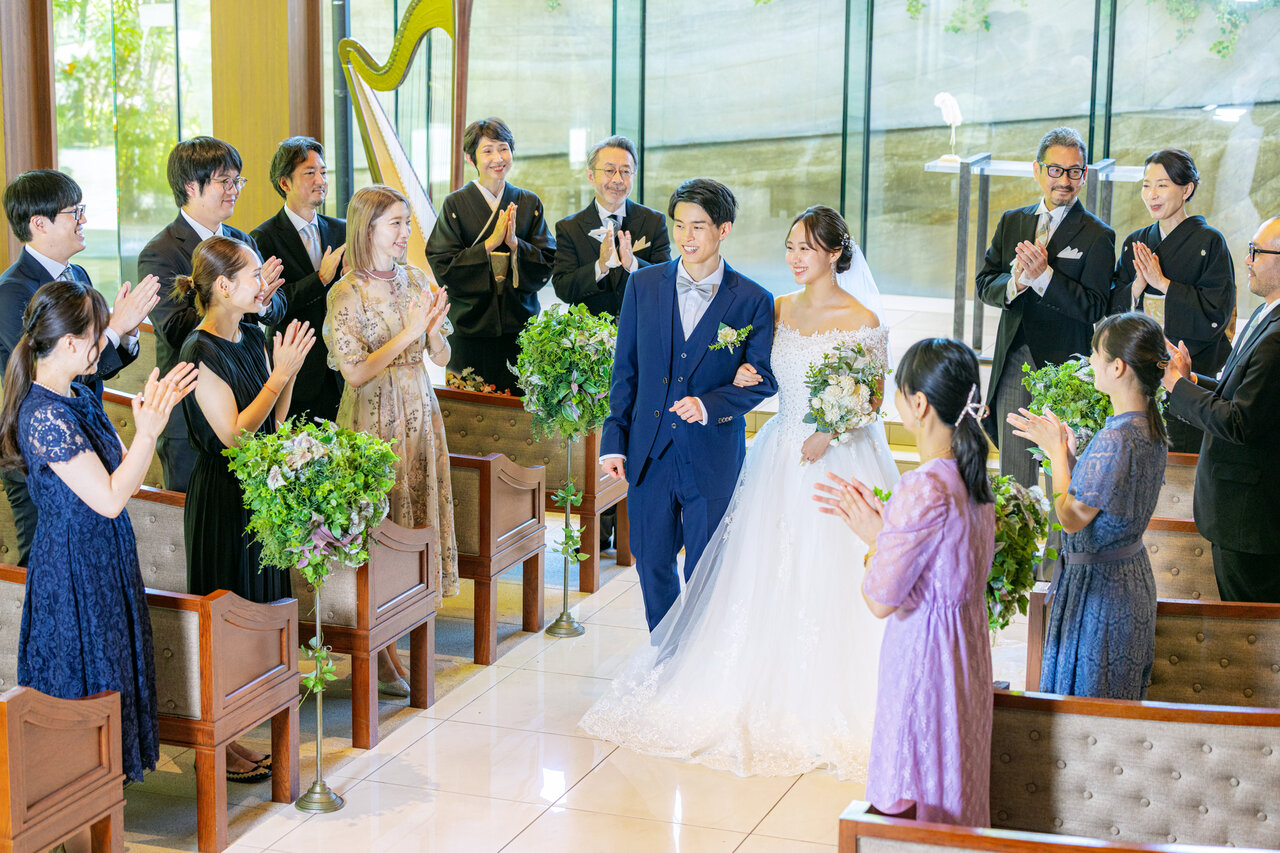 【男性・女性】夏の結婚式の服装マナーは?暑さ対策やおすすめの着こなしも紹介