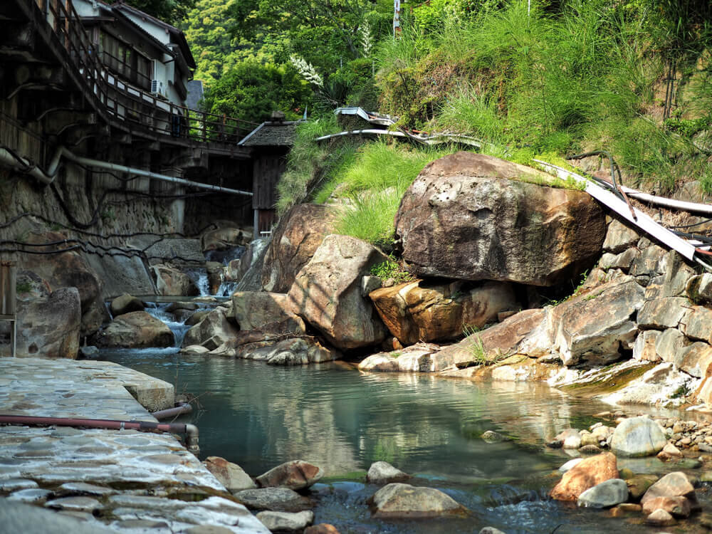 湯の峰温泉の小川