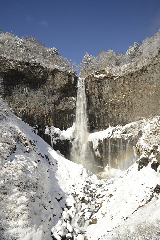 雪景色と華厳滝