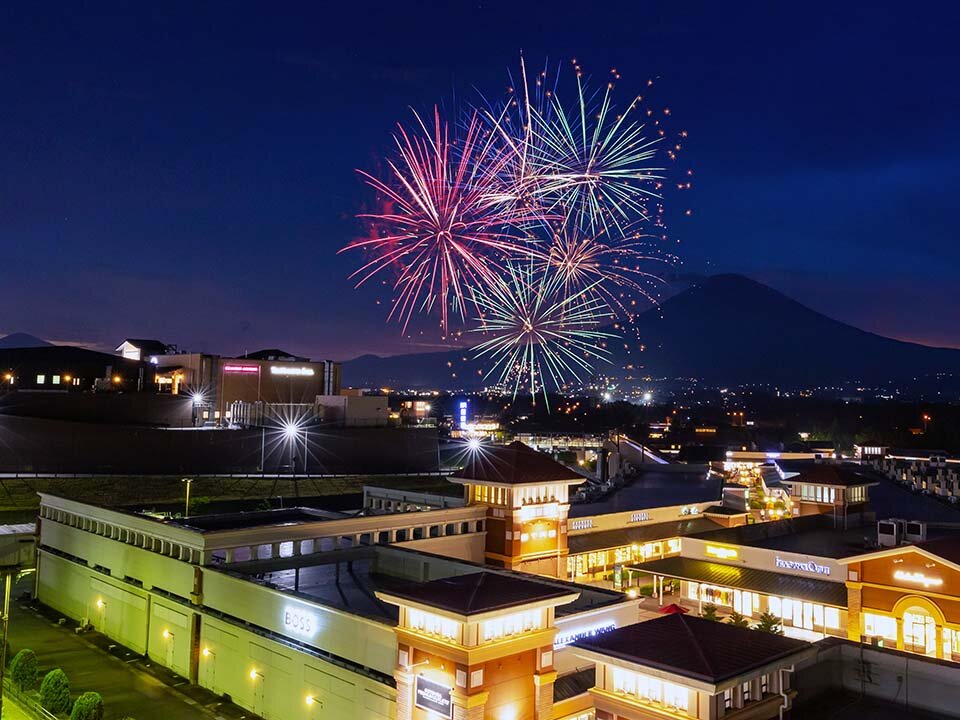 御殿場プレミアム・アウトレットの夏祭りイベント「Gotemba Night!!」の花火