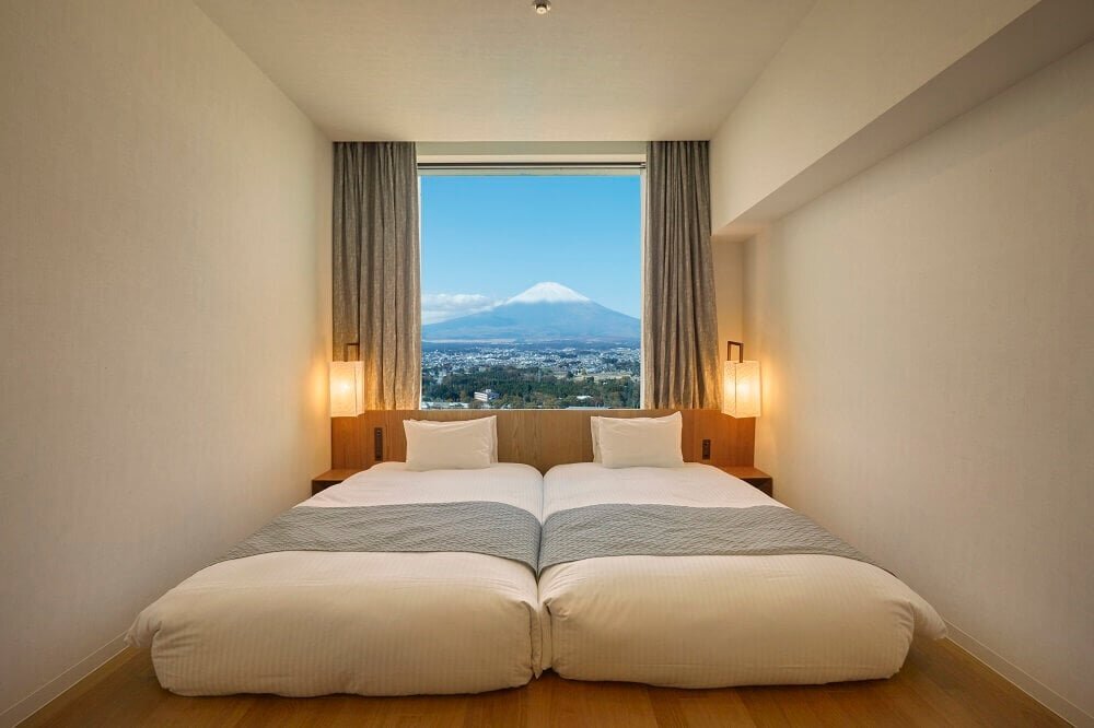 御殿場プレミアム・アウトレットの敷地内にある「HOTEL CLAD(ホテル クラッド)」の富士山側客室