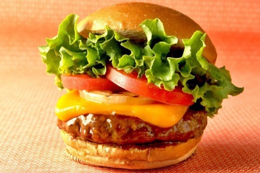 Kua'ainaの厚切りチェダーチーズテリヤキバーガー