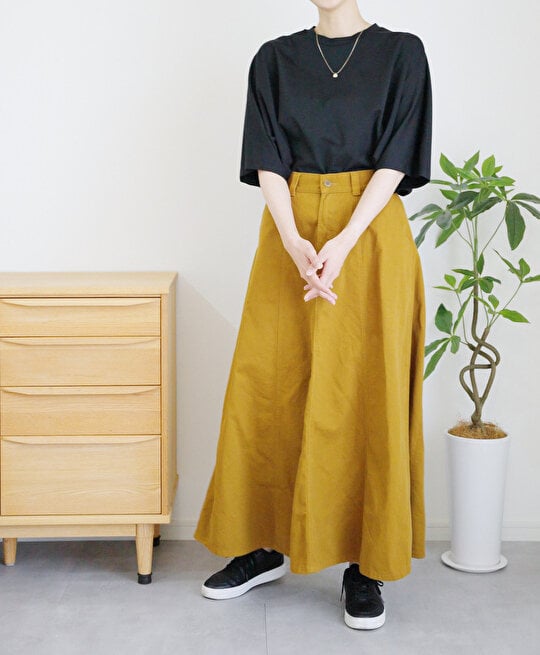 半袖カットソー×フレアスカートコーデ