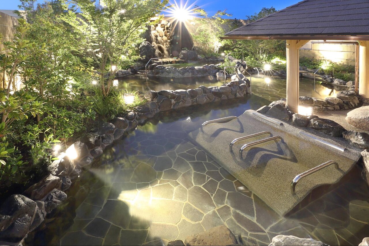 神戸みなと温泉 蓮の屋内・露天大浴場