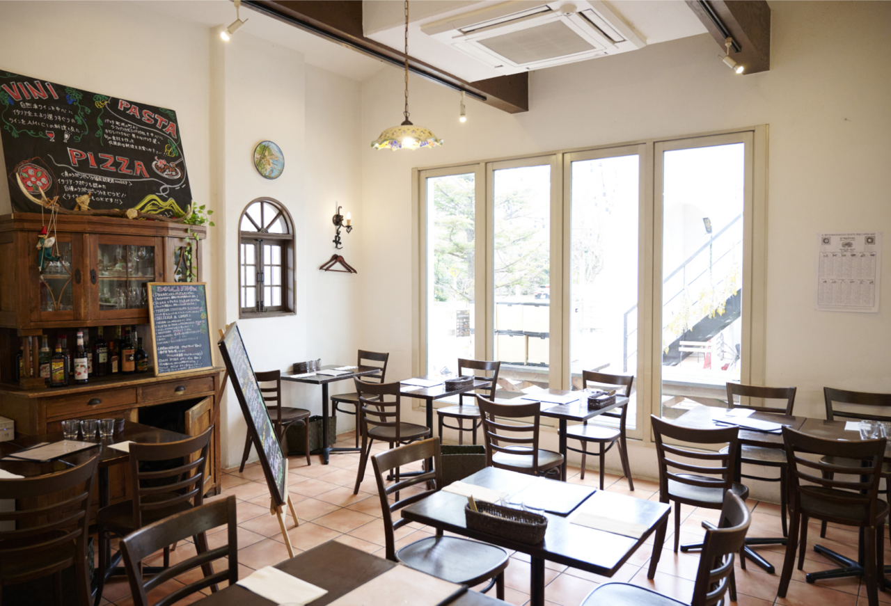 TRATTORIA E PIZZERIA AMICIのおしゃれな店内