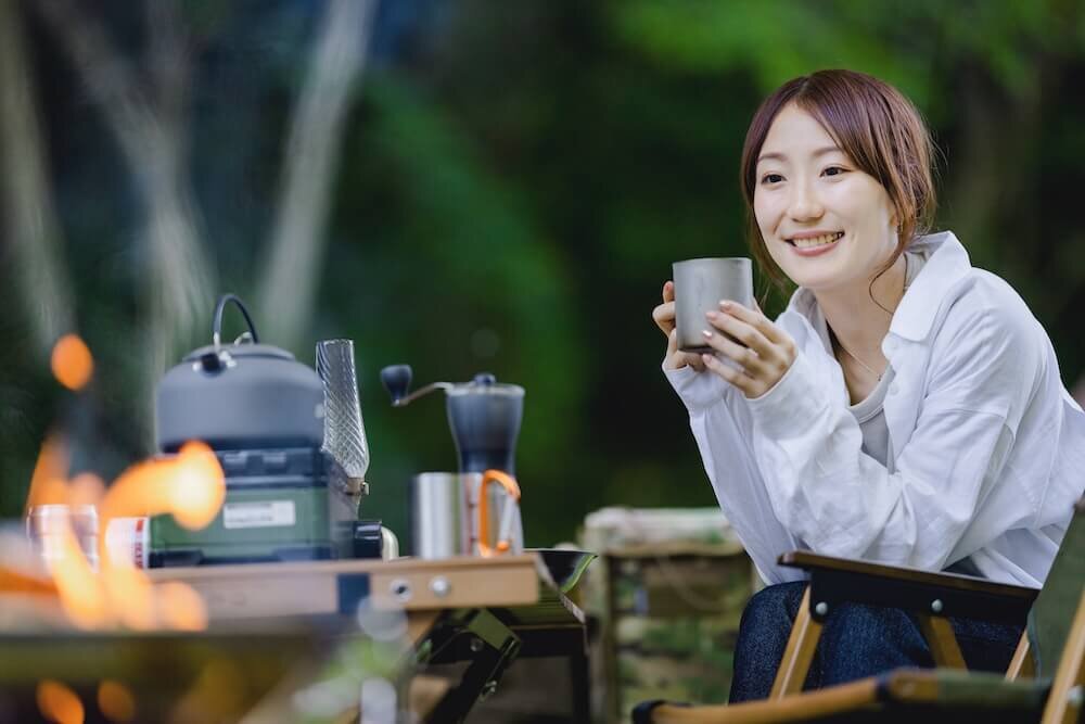 レイクサイド北山でキャンプを楽しむ女性