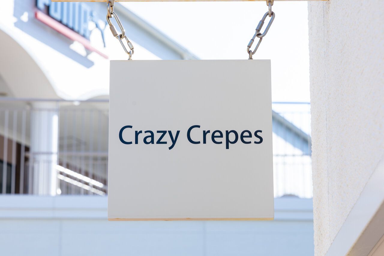 Crazy Crepesの看板