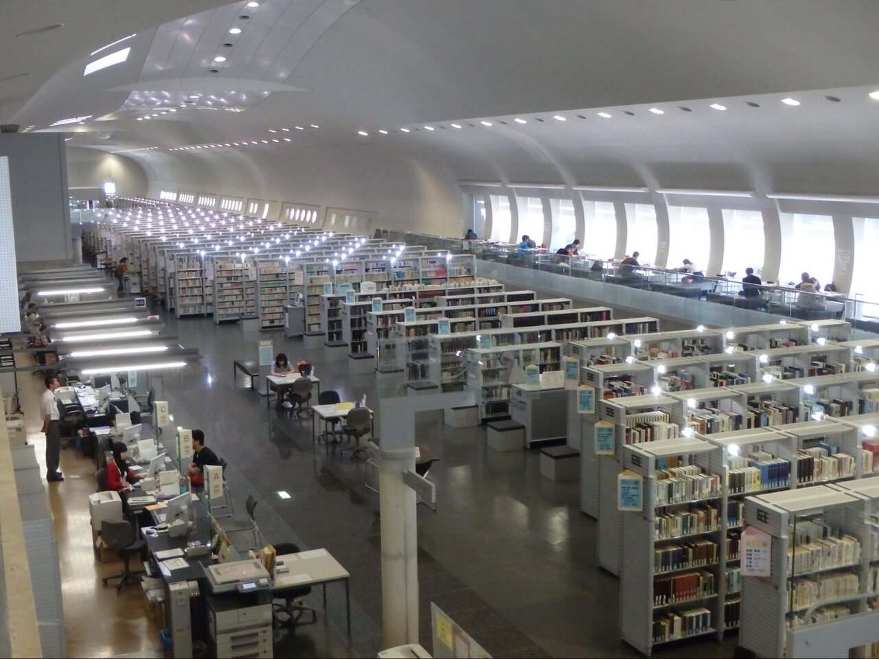 宮城県図書館の館内の様子