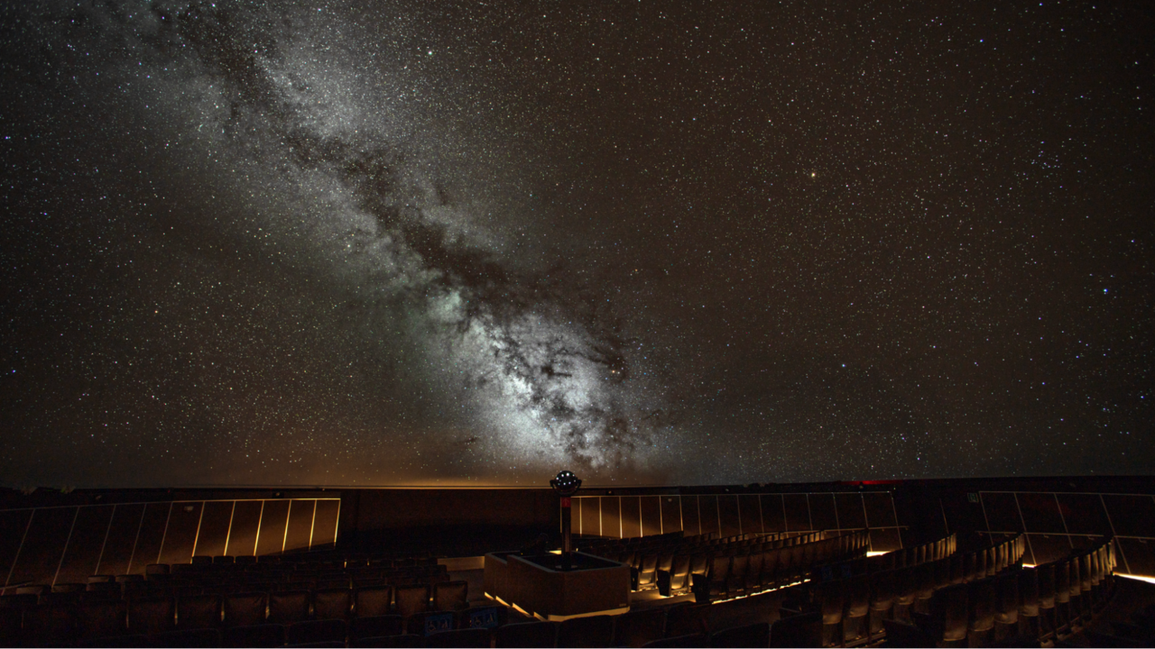 仙台市天文台のプラネタリウム（ケイロンⅢ）