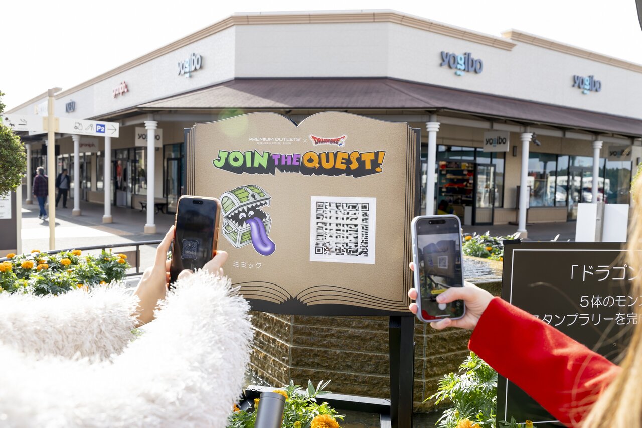 二次元コードを読み取るスマートフォン