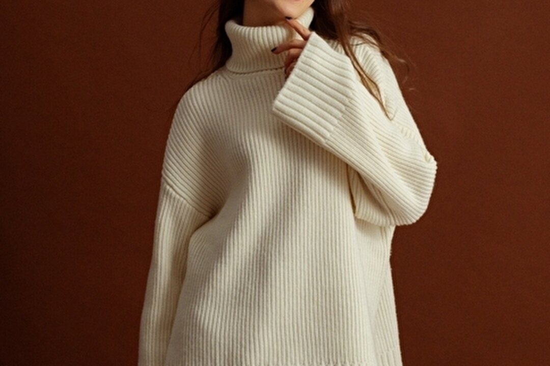 ホワイトのワンピースを着た女性