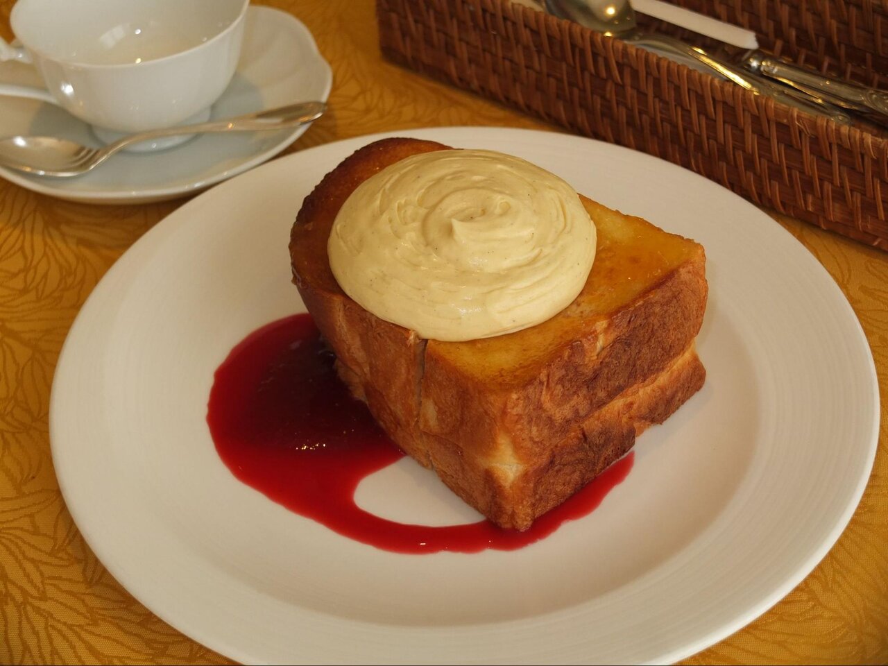 レーブドゥシェフの街のうわさのクリームパン