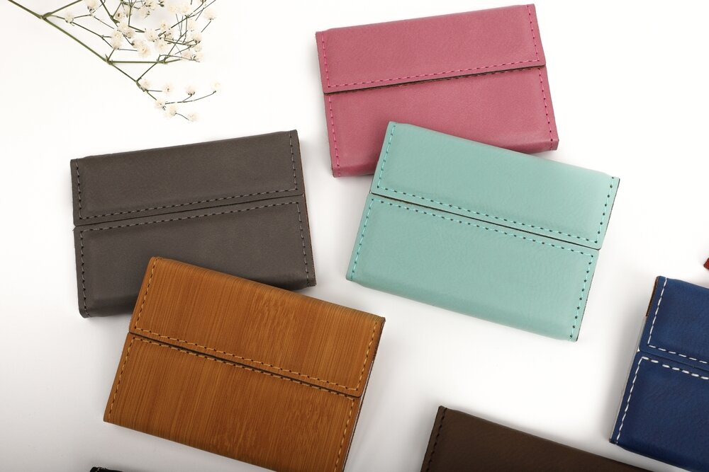 カラフルな革小物