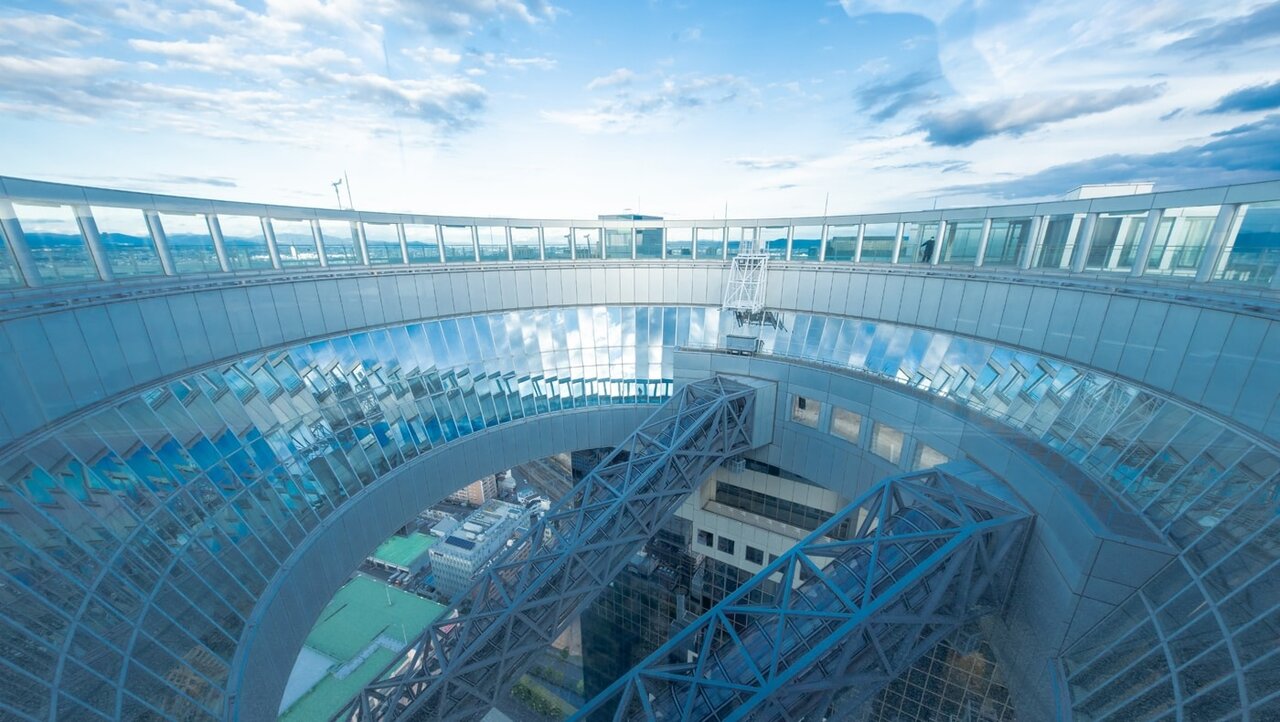 開放感に溢れた梅田スカイビル・空中庭園展望台