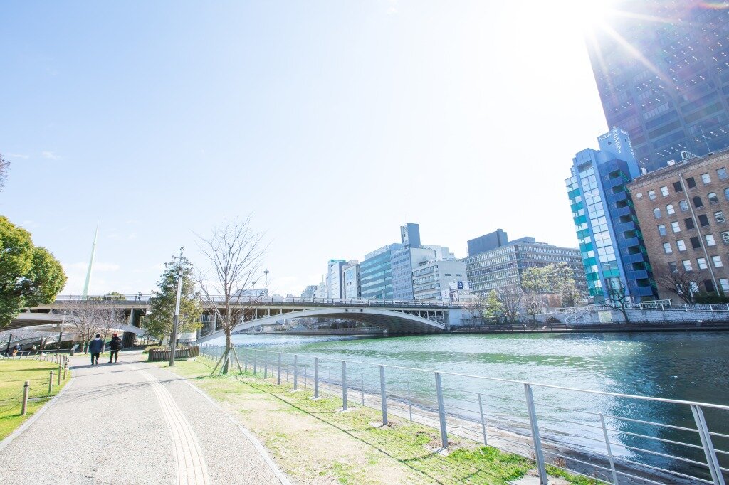 川沿いにある中之島公園