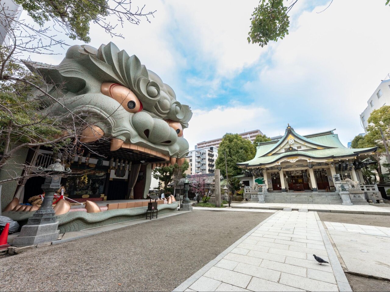難波八阪神社の境内