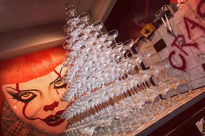 積み上げたグラスタワー