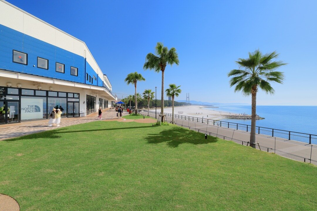 りんくうプレミアム・アウトレットから望む海