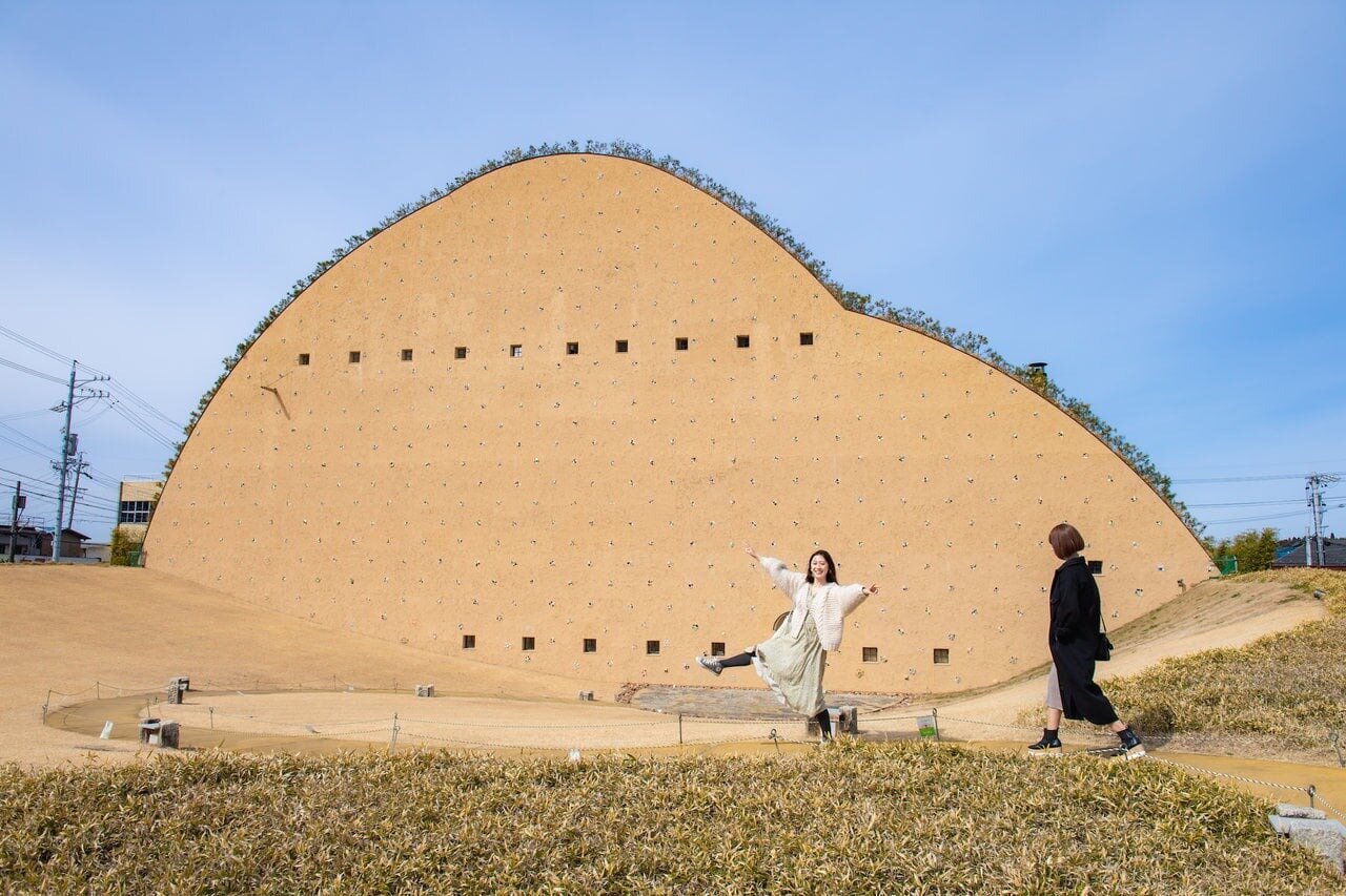 多治見市モザイクタイルミュージアムの外観