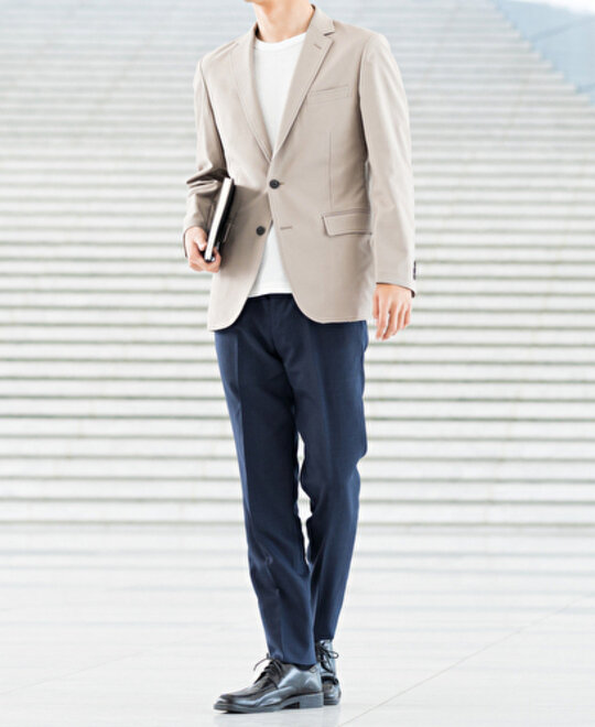 ビジネスカジュアルスタイルのファッション